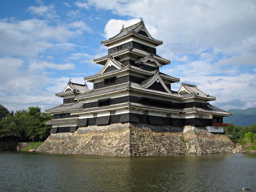 Impresionantele Palate si Castele ale lumii Matsumoto-castle