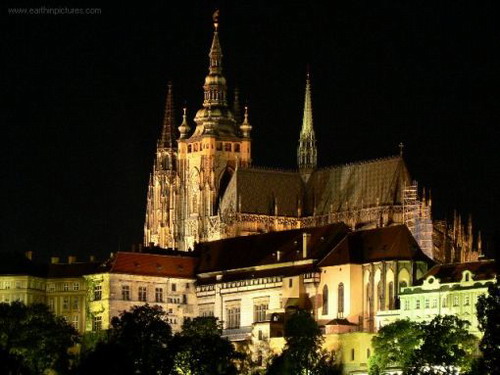Impresionantele Palate si Castele ale lumii - Pagina 2 Prague-castle